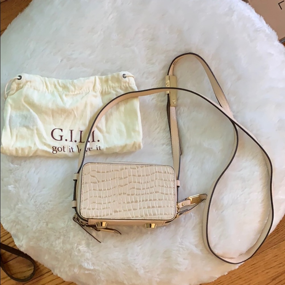 G.I.L.I. Crossbody wallet